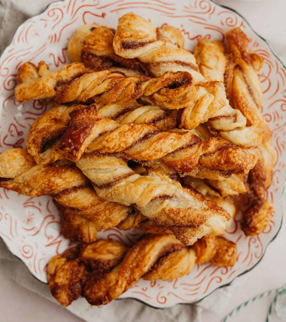 إليكم طريقة تحضير أصابع القرفة بالبف باستري صورة رقم 3