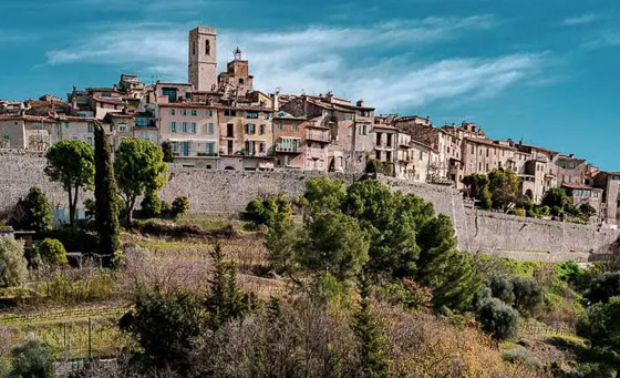 رحلة ريفية ممتعة إلى 5 قرى جذابة منتشرة في جنوب فرنسا صورة رقم 2