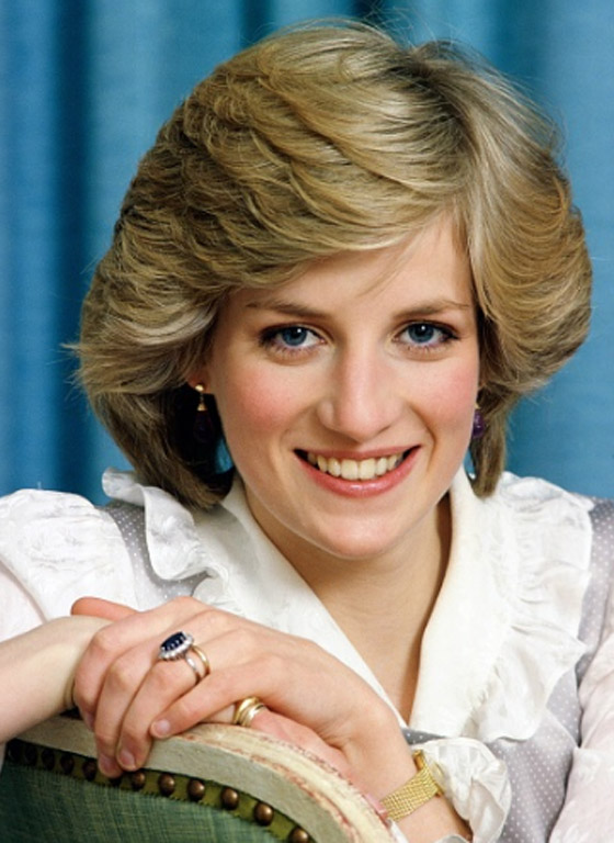 أولها الملكة إليزابيث.. أسرار اختيار المجوهرات الشخصية بالعائلة المالكة البريطانية صورة رقم 6