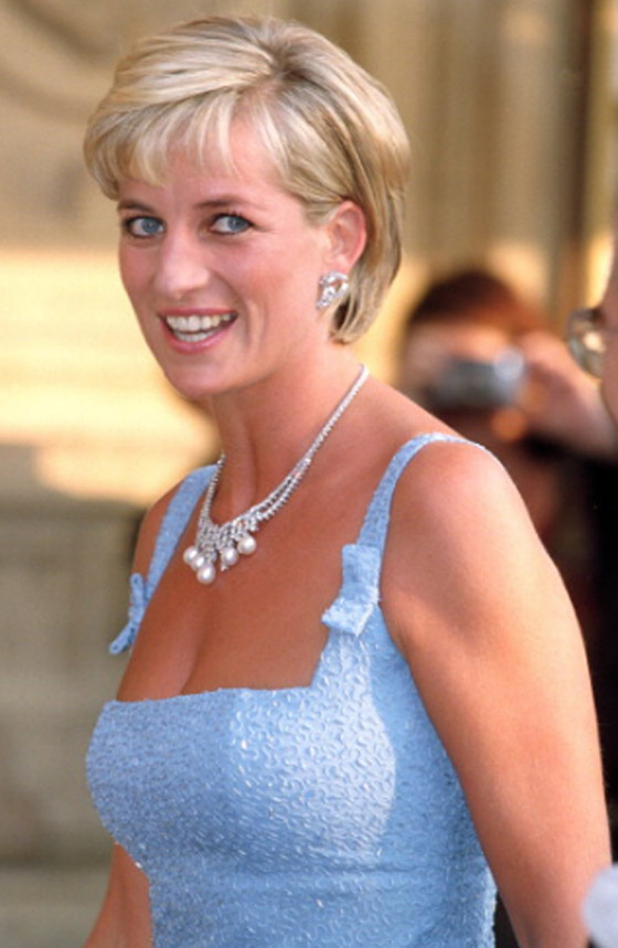 أولها الملكة إليزابيث.. أسرار اختيار المجوهرات الشخصية بالعائلة المالكة البريطانية صورة رقم 8