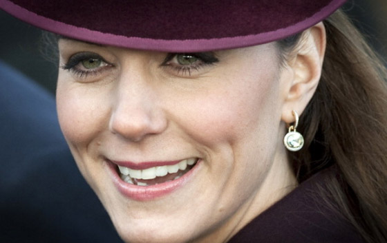 أولها الملكة إليزابيث.. أسرار اختيار المجوهرات الشخصية بالعائلة المالكة البريطانية صورة رقم 15