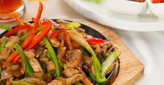 في خلال 30 دقيقة حضري لحم الفاهيتا بالفلفل كوجبة سريعة التحضير وتناوليها بجانب البطاطس المقلية المقرمشة. صورة رقم 2