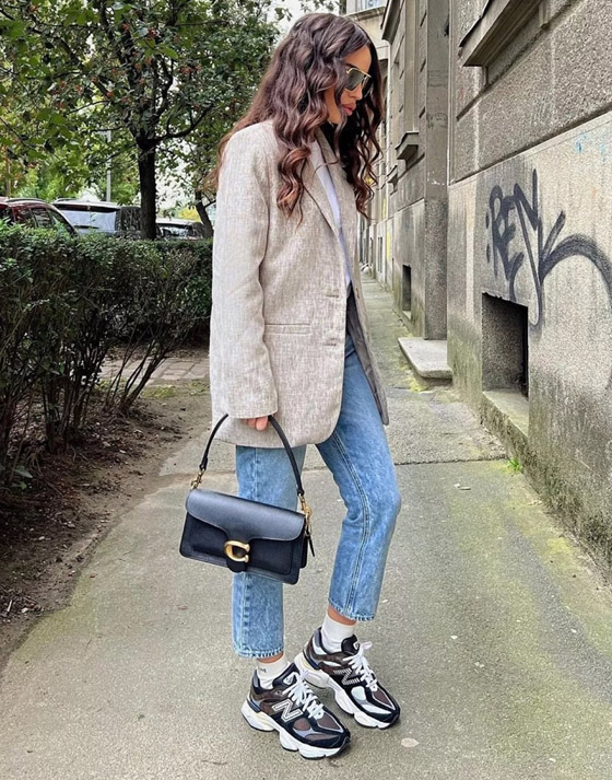 بالصور: أشهر الأحذية النسائية الرياضية في صيف 2024 صورة رقم 2