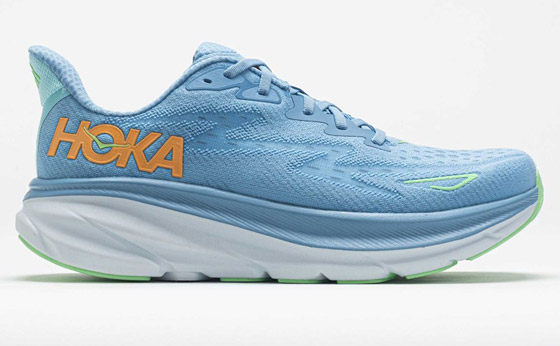 بالصور: أشهر الأحذية النسائية الرياضية في صيف 2024 صورة رقم 6