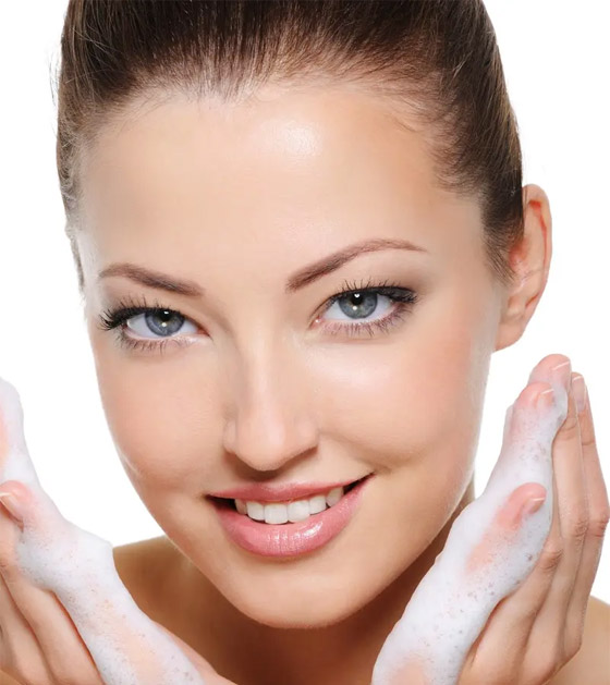 منها تناول السكر.. 7 عادات قادرة على تسريع شيخوخة البشرة صورة رقم 2