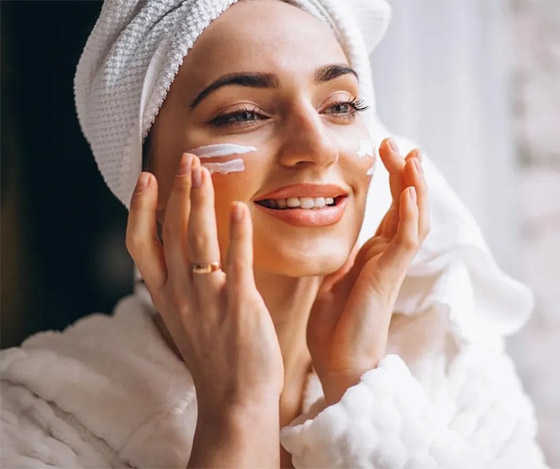 منها تناول السكر.. 7 عادات قادرة على تسريع شيخوخة البشرة صورة رقم 5