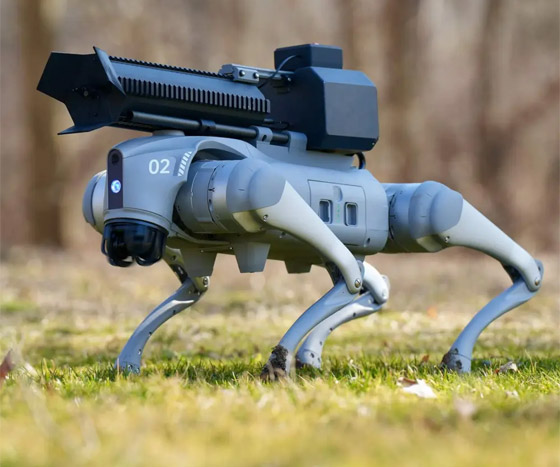 أول كلب آلي في العالم يحمل قاذفا للهب على ظهره.. فيديو وصور صورة رقم 4