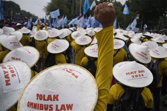 صور الاحتفال بعيد يوم العمال في الدول حول العالم صورة رقم 4 صور الاحتفال بعيد يوم العمال في الدول حول العالم صورة رقم 4