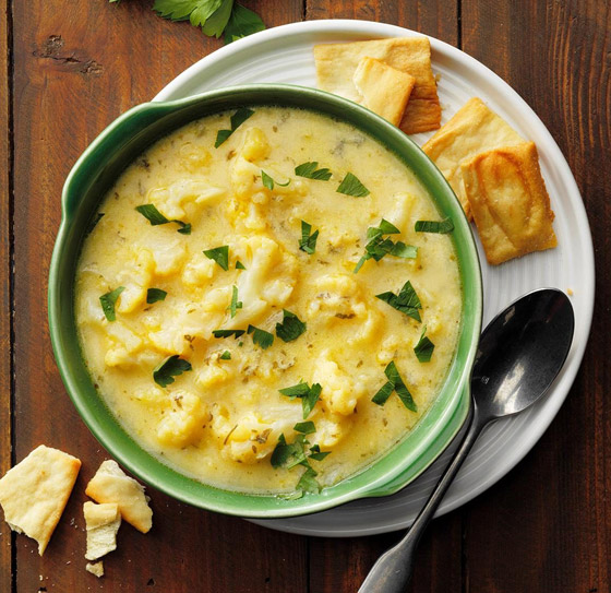 إليكم طريقة تحضير شوربة القرنبيط بالكريمة وجبن الشيدر صورة رقم 4