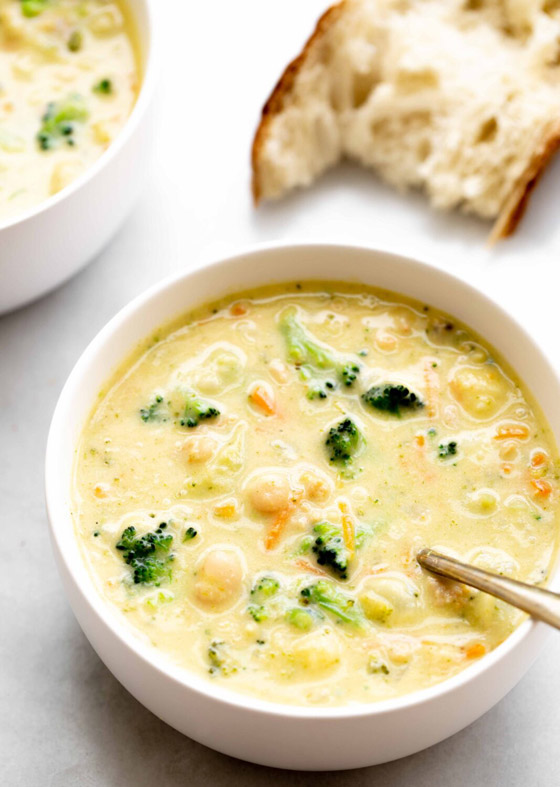 إليكم طريقة تحضير شوربة القرنبيط بالكريمة وجبن الشيدر صورة رقم 5