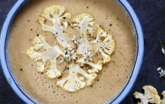 إليكم طريقة تحضير شوربة القرنبيط بالكريمة وجبن الشيدر صورة رقم 6