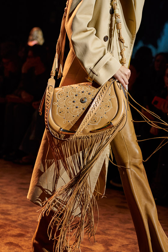 10 صيحات حقائب لصيف 2024.. وأسرار اختيارها بحسب شكل الجسم (صور) صورة رقم 1