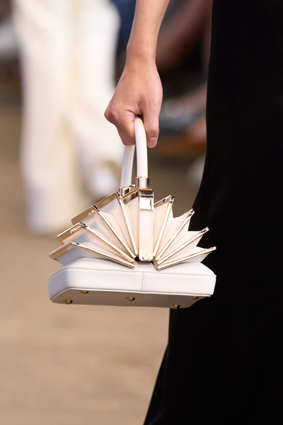 10 صيحات حقائب لصيف 2024.. وأسرار اختيارها بحسب شكل الجسم (صور) صورة رقم 2