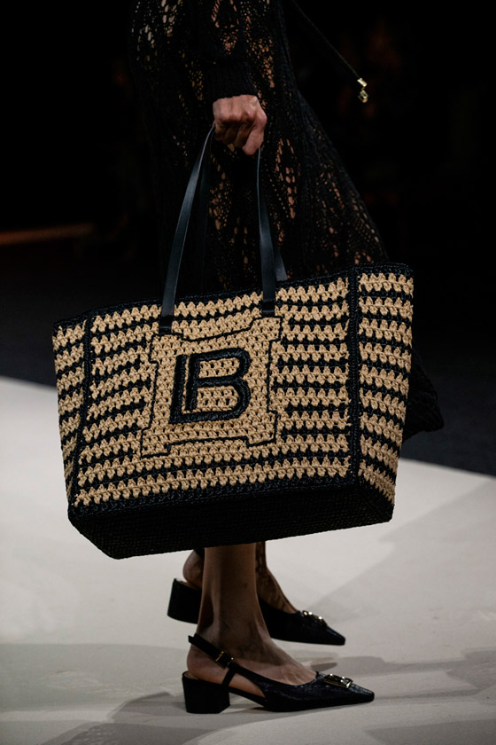 10 صيحات حقائب لصيف 2024.. وأسرار اختيارها بحسب شكل الجسم (صور) صورة رقم 4