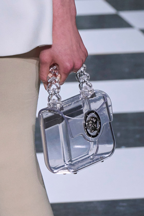 10 صيحات حقائب لصيف 2024.. وأسرار اختيارها بحسب شكل الجسم (صور) صورة رقم 9