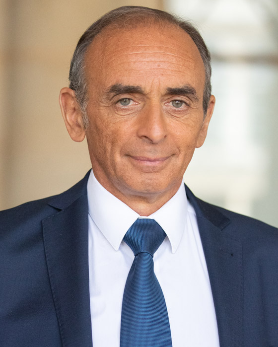 فيديو: سياسي فرنسي يضرب سيدة بعد رشقه بالبيض صورة رقم 8