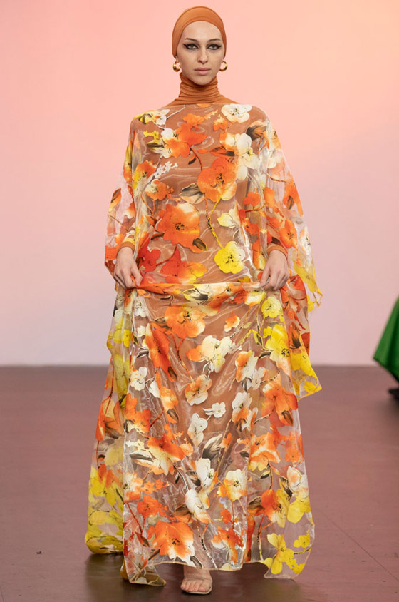 صور: فساتين بنقشة الورود للمحجبات لإطلالات عصرية في الصيف صورة رقم 6