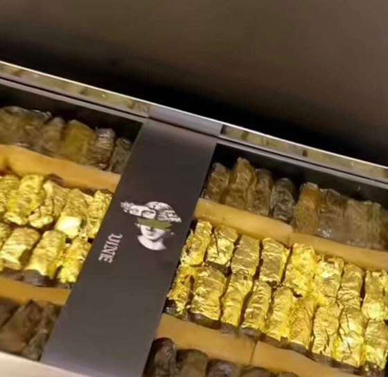 بسعر خيالي.. مطعم كويتي يقدم وجبة طعام مطلية بالذهب (فيديو) صورة رقم 1