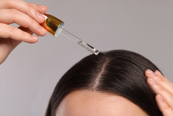 لشعر صحي ولامع.. استعيني بأمصال فروة الرأس في روتينكِ الأسبوعي صورة رقم 3