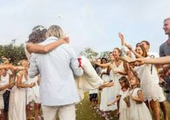 تحت شعار اللى مش عاجبه ما يحضرش.. عروسان يضعان شروطا غريبة لحضور الزفاف صورة رقم 1