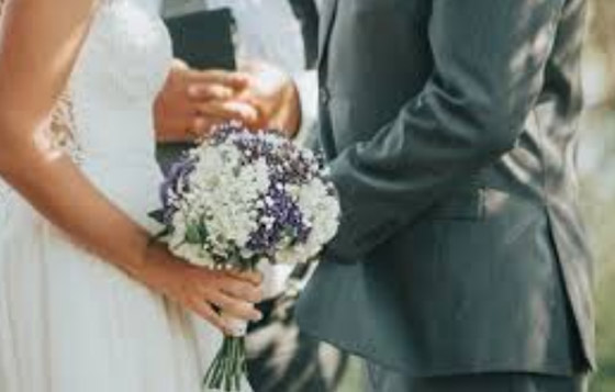 تحت شعار اللى مش عاجبه ما يحضرش.. عروسان يضعان شروطا غريبة لحضور الزفاف صورة رقم 3