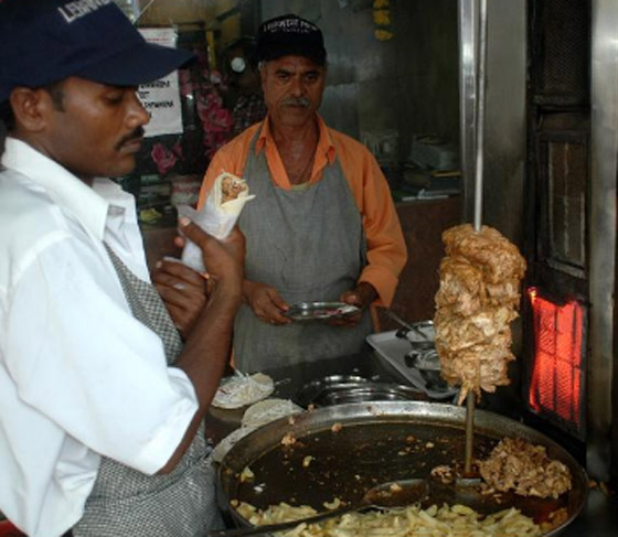 سندويش شاورما يقتل شاباً في الهند ! صورة رقم 2