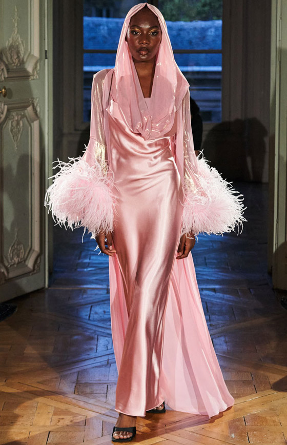 اجمعوا الأناقة والرقي بأحدث فساتين الحرير المناسبة للمحجبات لصيف 2024 صورة رقم 5