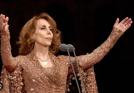 عبد الله بالخير يغني لفيروز والجمهور بين معجب ومصدوم يقول فيروز تستغيث! الحكم لكم!  صورة رقم 6