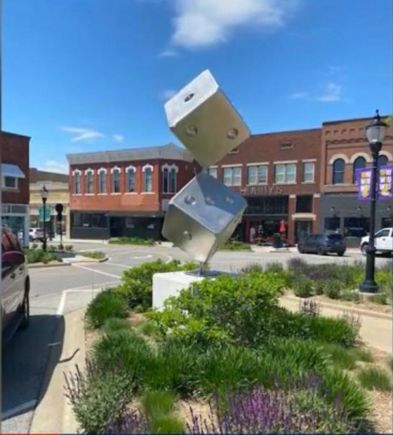 لعبة مونوبولي عملاقة تحول مدينة أمريكية إلى رقعة لعب صورة رقم 1