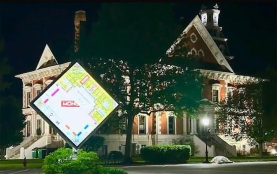 لعبة مونوبولي عملاقة تحول مدينة أمريكية إلى رقعة لعب صورة رقم 4