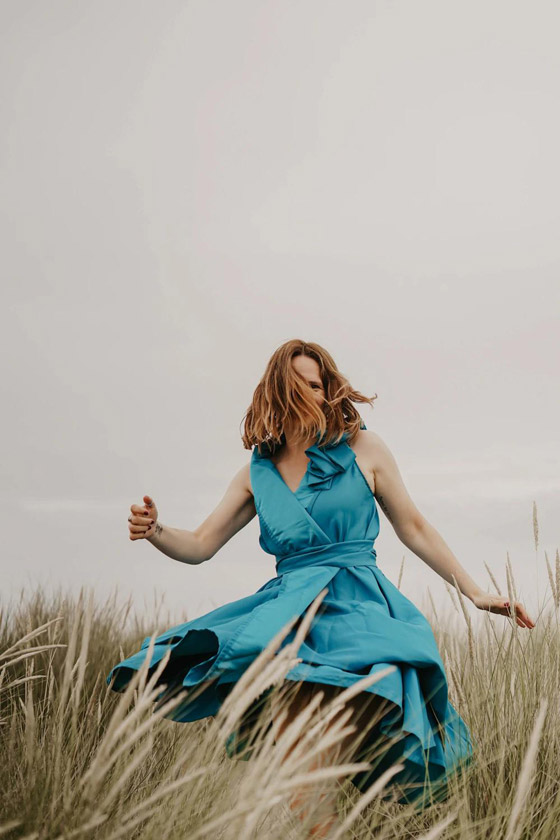 تفسير حلم الفستان الأزرق في المنام صورة رقم 3