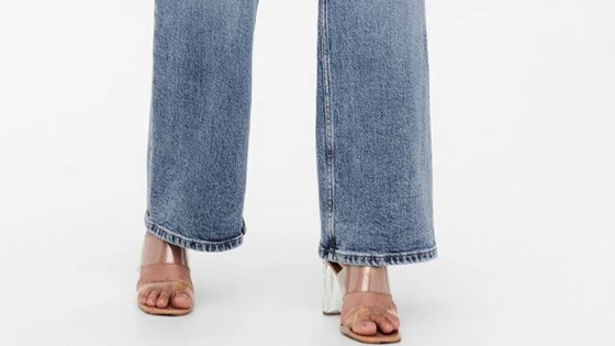 الجينز يتألق بأرجل واسعة في الصيف صورة رقم 1