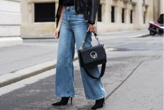 الجينز يتألق بأرجل واسعة في الصيف صورة رقم 2