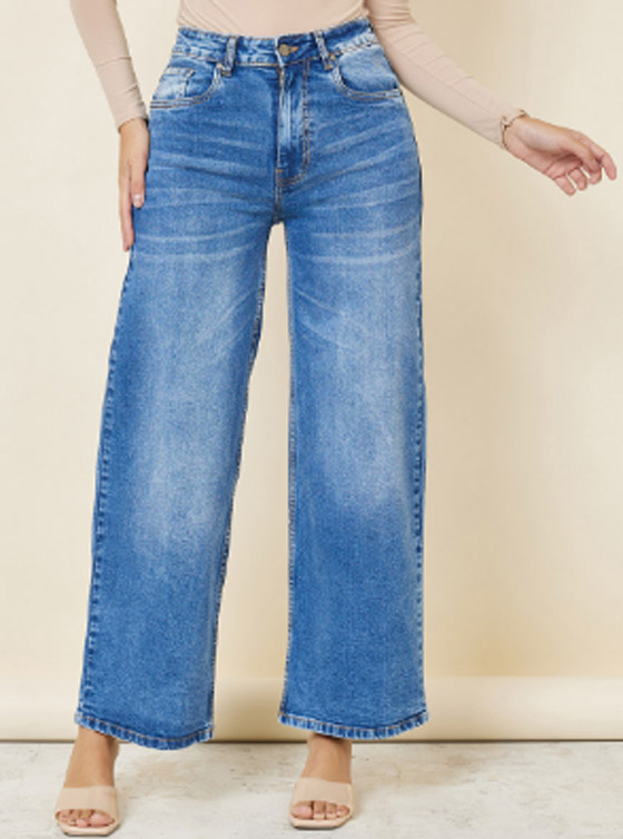 الجينز يتألق بأرجل واسعة في الصيف صورة رقم 5