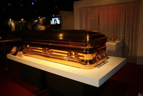 من مناديل الحمام للمرحاض والتابوت.. أغرب الأشياء المصنوعة من الذهب صورة رقم 5