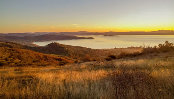 بحيرات إيطالية لا يعلم بها السواح.. جواهر معلقة بالتاريخ.. صور صورة رقم 11