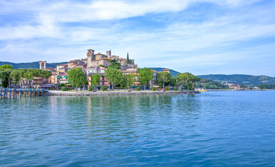 بحيرات إيطالية لا يعلم بها السواح.. جواهر معلقة بالتاريخ.. صور صورة رقم 12