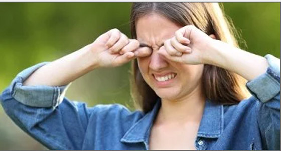 نصائح للحفاظ على سلامة عينيك في الموجة الحارة.. لا تفركها صورة رقم 1