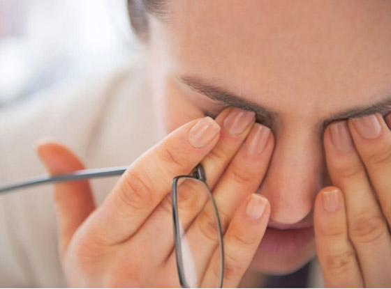 نصائح للحفاظ على سلامة عينيك في الموجة الحارة.. لا تفركها صورة رقم 2