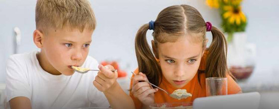 ‎دراسة تربط الوزن الزائد لدى الأطفال بالهاتف والتلفزيون.. كيف؟ صورة رقم 5