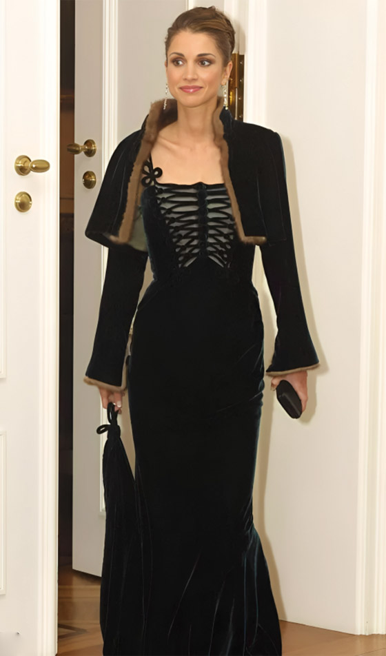 أجمل إطلالات الملكة الأردنية رانيا في المناسبات على مدار السنين صورة رقم 13