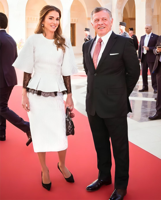 أجمل إطلالات الملكة الأردنية رانيا في المناسبات على مدار السنين صورة رقم 15