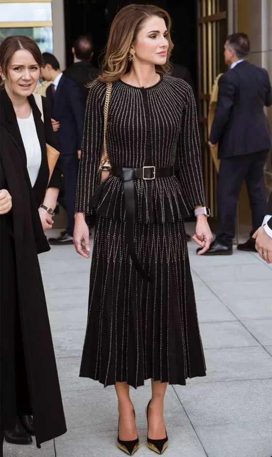 أجمل إطلالات الملكة الأردنية رانيا في المناسبات على مدار السنين صورة رقم 17