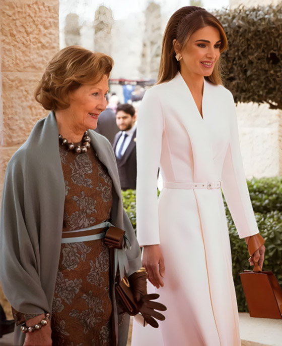 أجمل إطلالات الملكة الأردنية رانيا في المناسبات على مدار السنين صورة رقم 22