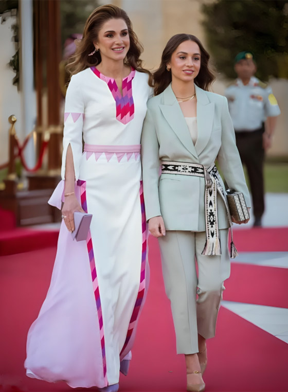 أجمل إطلالات الملكة الأردنية رانيا في المناسبات على مدار السنين صورة رقم 27