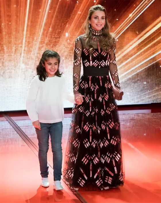 أجمل إطلالات الملكة الأردنية رانيا في المناسبات على مدار السنين صورة رقم 34