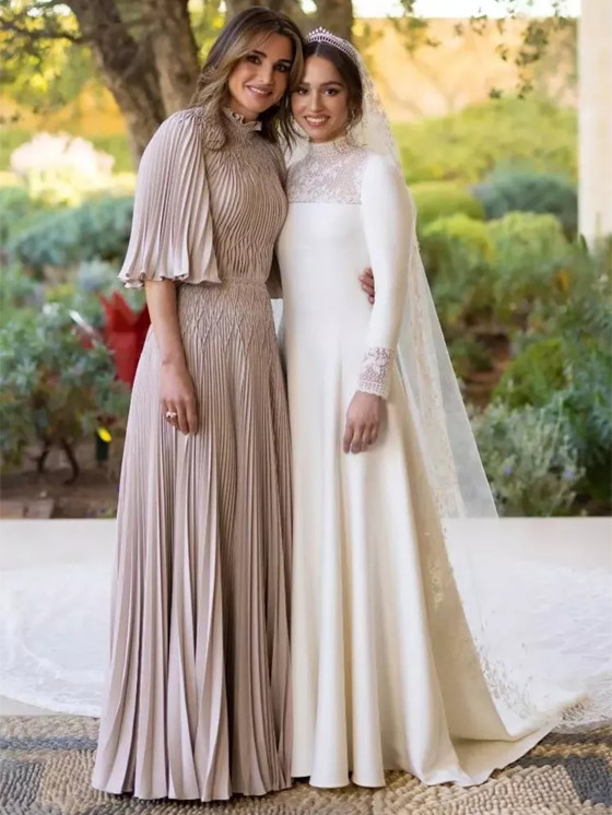 أجمل إطلالات الملكة الأردنية رانيا في المناسبات على مدار السنين صورة رقم 2