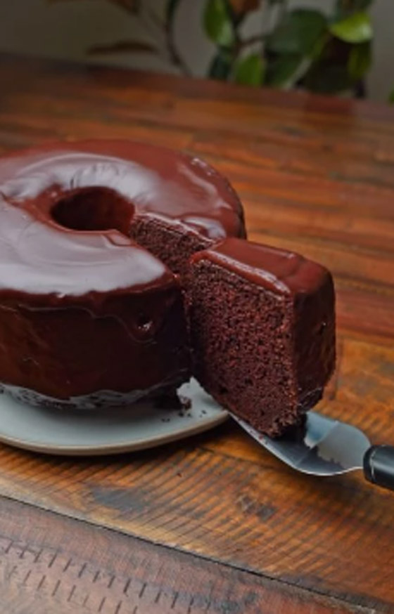 اليكم طريقة تحضير وصفة كيك الشوكولاتة الهشه صورة رقم 2