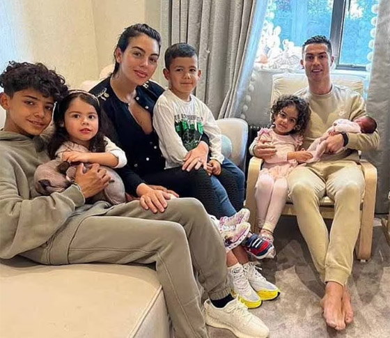 فيديو وصور: 8 سيارات فارهة بداخل قصر رونالدو في السعودية! صورة رقم 5