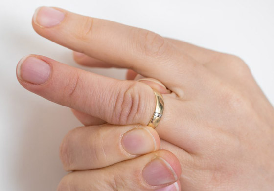 منها تغير درجات الحرارة.. 8 أسباب تؤدي إلى تورم اليدين المفاجئ صورة رقم 4